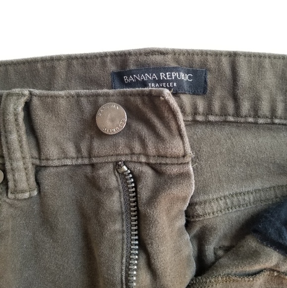 Banana Republic | Traveler Chino Pants Olive Green - Picture 2 of 6